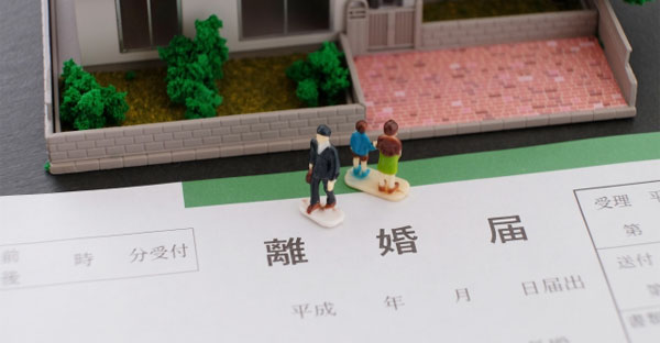 離婚した不動産は売却できる？財産分与の方法と注意点